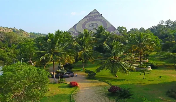 Pyramid Valley